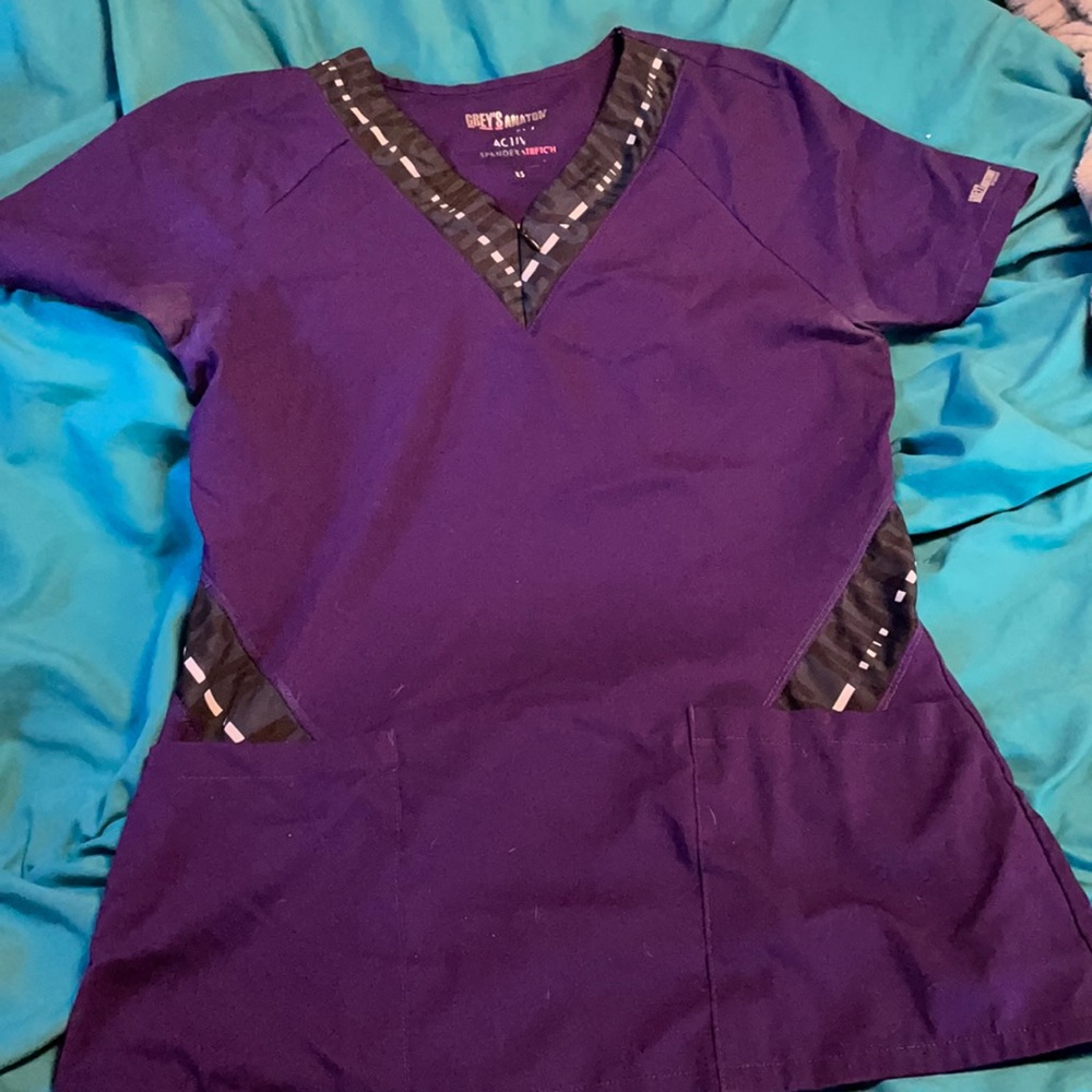 XS purple Grey’s Anatomy Scrub top!